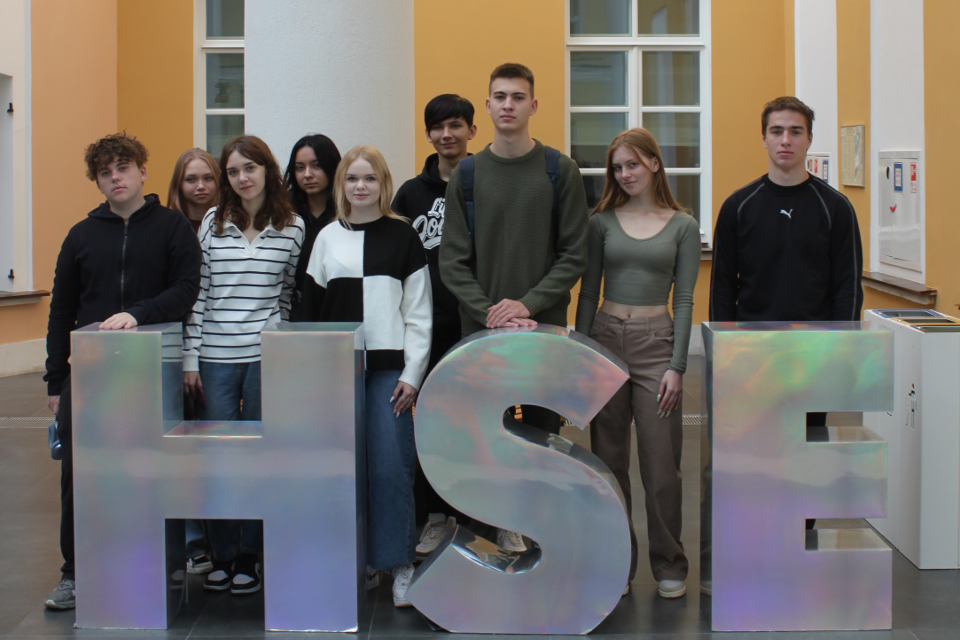 Вышка встретила школьников из Белгородской области